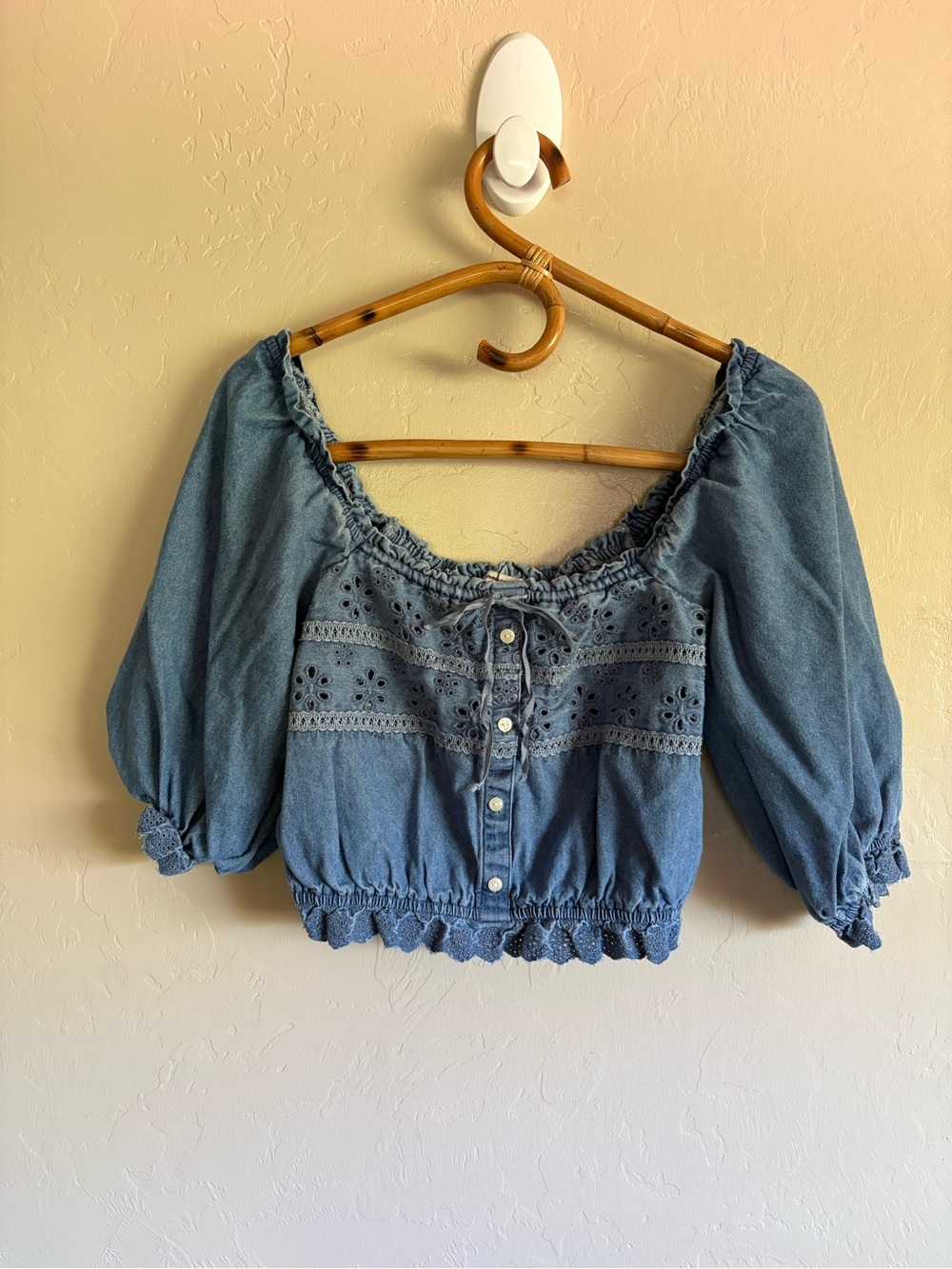 American Eagle Lace Eyelet Puff Sleeve Blouse Chambray Blue Crop Top Size XS